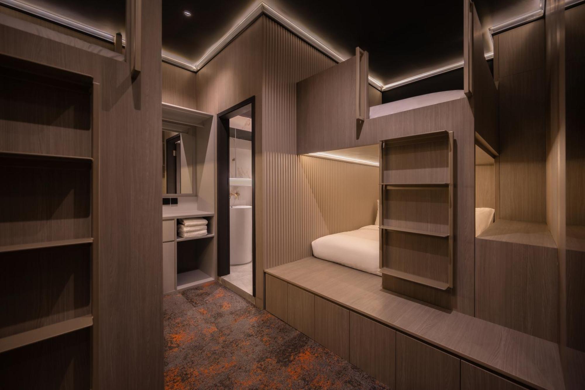 Cube Social Boutique Capsule Hotel At Boat Quay 新加坡 外观 照片