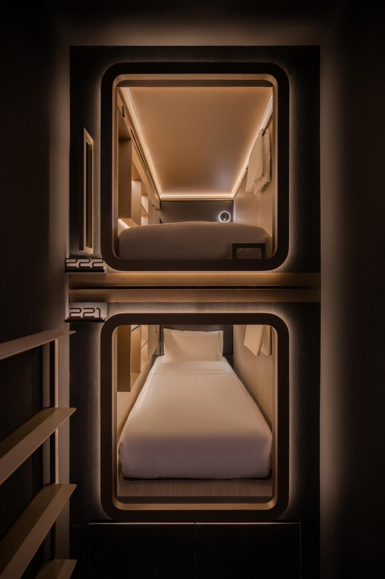 Cube Social Boutique Capsule Hotel At Boat Quay 新加坡 外观 照片
